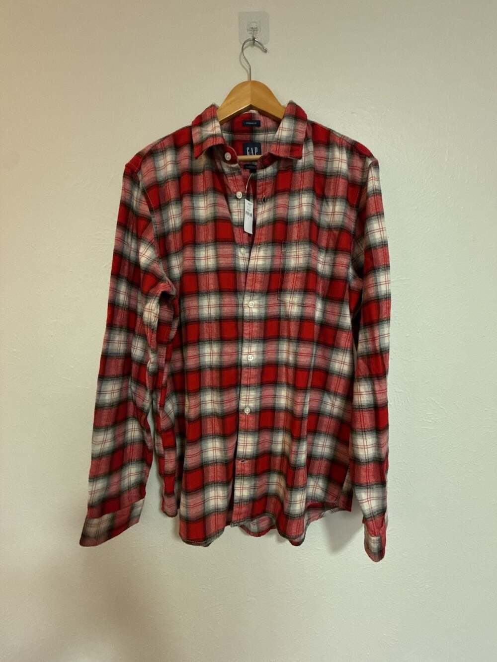 Gap Men's Standard Fit Long Sleeve Red Plaid Flannel Button Down Shirt